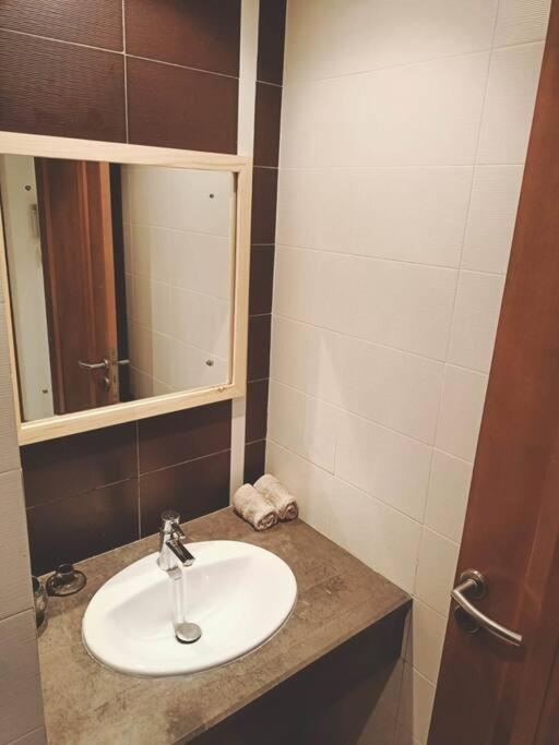 Tres Bel Appartement Idealement Place La Marsa Bagian luar foto