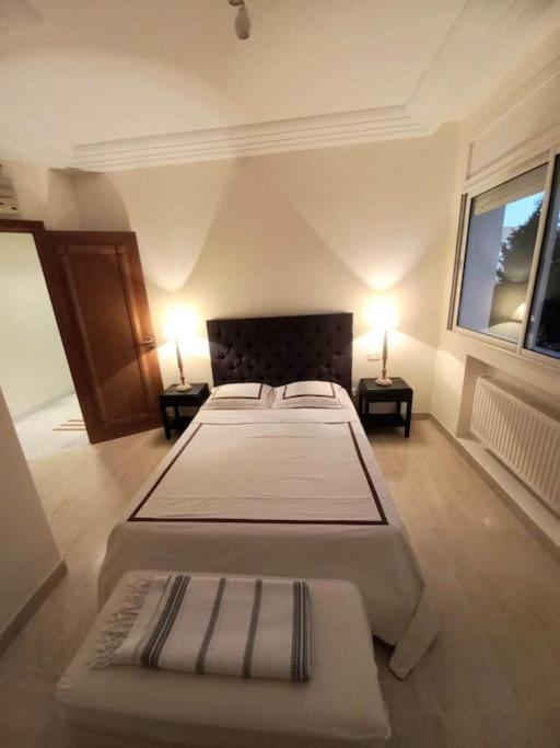 Tres Bel Appartement Idealement Place La Marsa Bagian luar foto